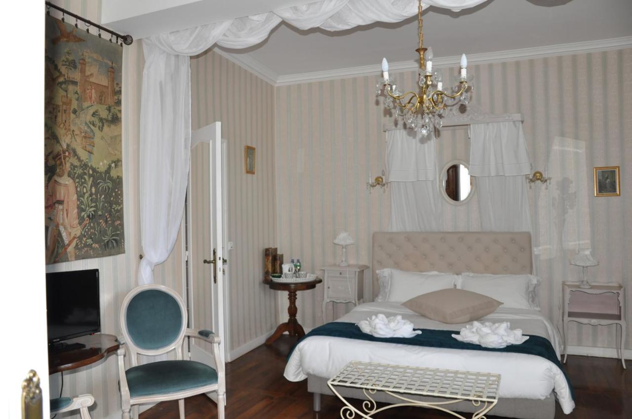 La Maison Du Prince De Conde Charroux-d'Allier Bagian luar foto