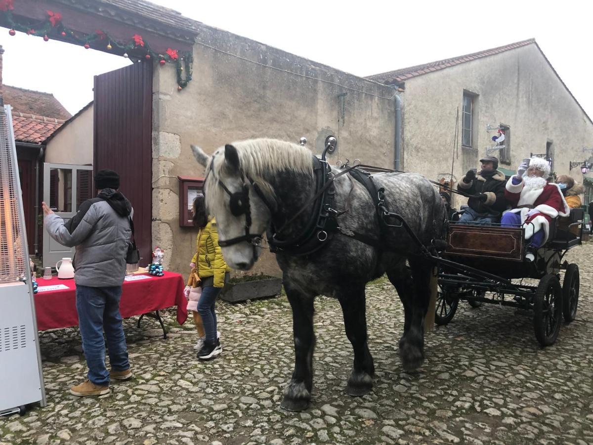 La Maison Du Prince De Conde Charroux-d'Allier Bagian luar foto