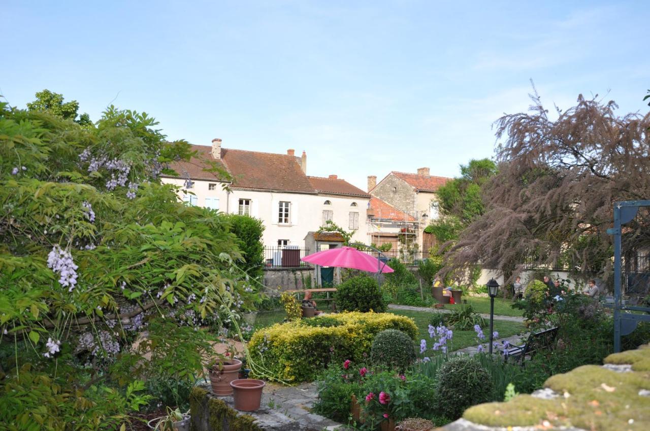 La Maison Du Prince De Conde Charroux-d'Allier Bagian luar foto