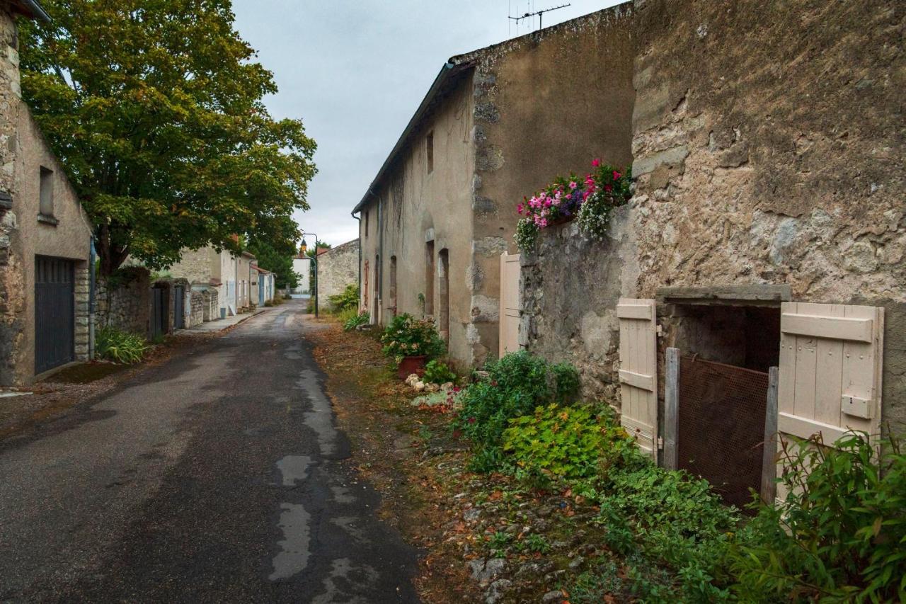 La Maison Du Prince De Conde Charroux-d'Allier Bagian luar foto