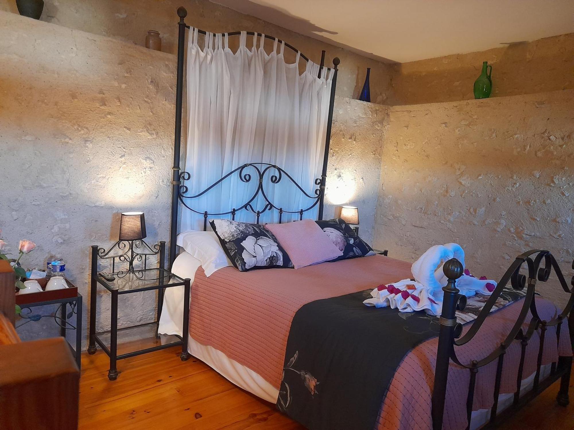 La Maison Du Prince De Conde Charroux-d'Allier Bagian luar foto
