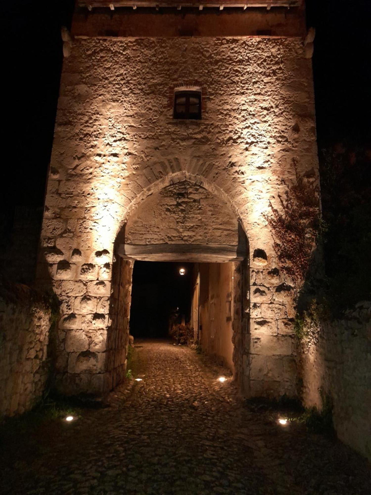 La Maison Du Prince De Conde Charroux-d'Allier Bagian luar foto