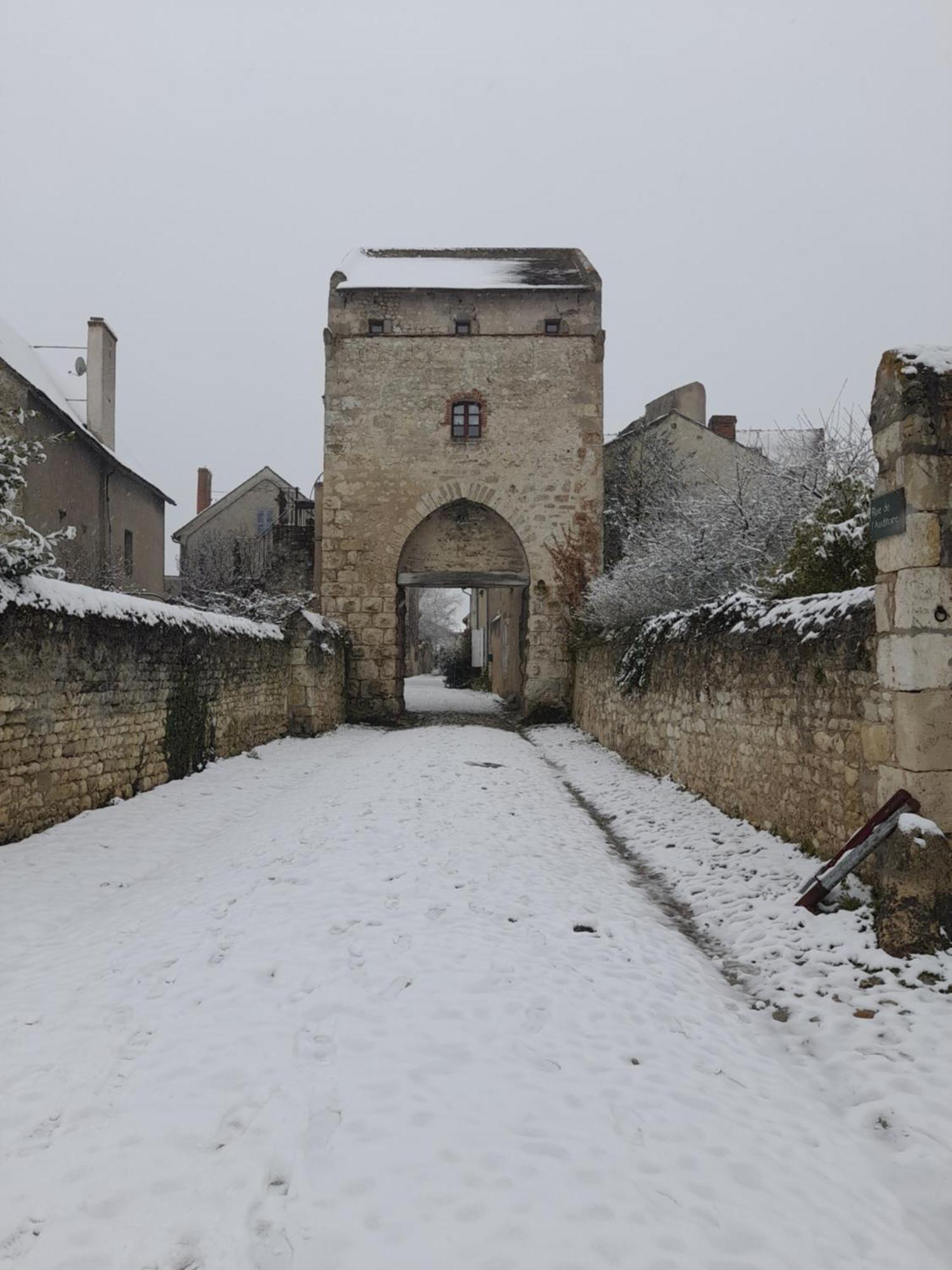 La Maison Du Prince De Conde Charroux-d'Allier Bagian luar foto